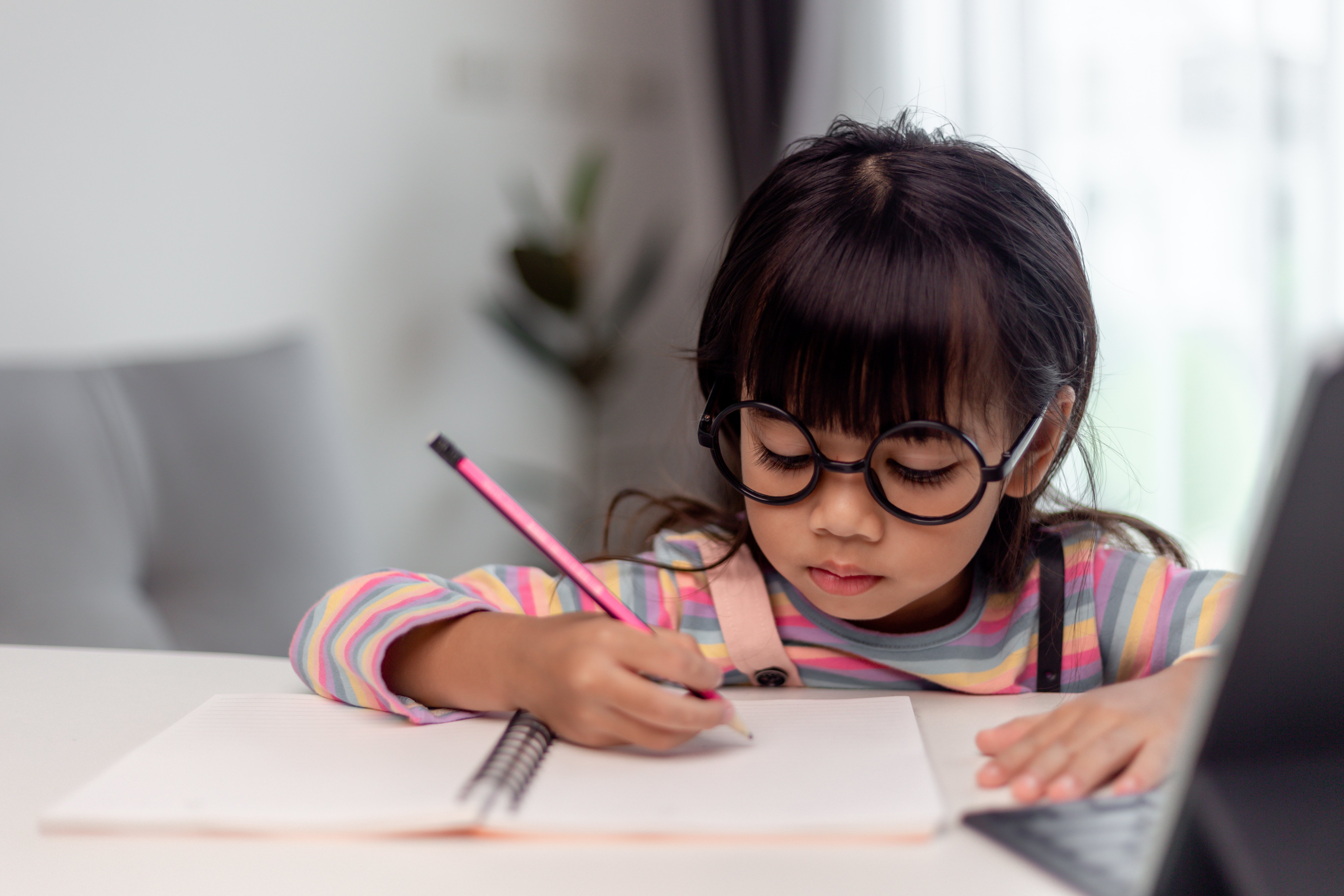 asian-girl-student-online-learning-class-study-onl-2025-02-12-23-03-18-utc