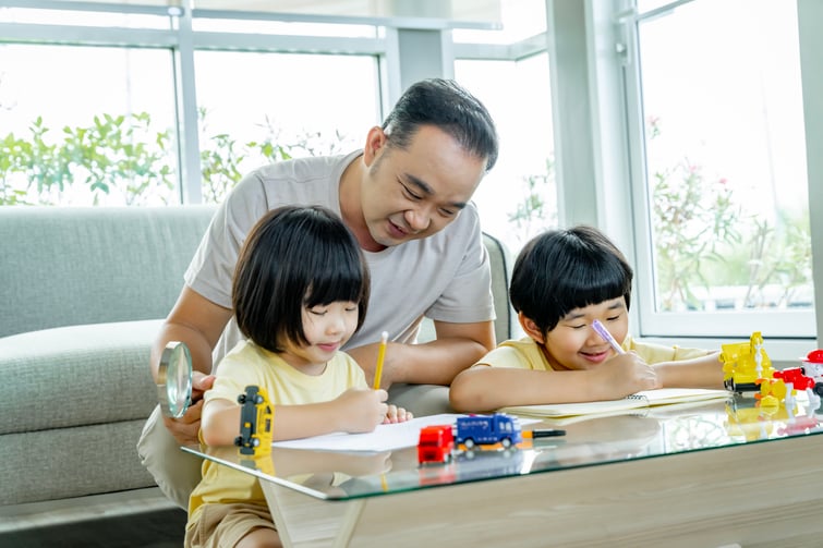 parents-teaching-children-mandarin
